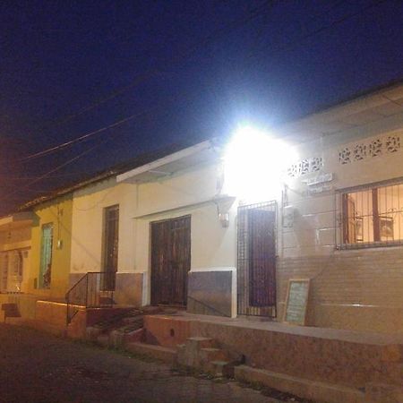 Casa Nica Leon Hostel Exteriér fotografie